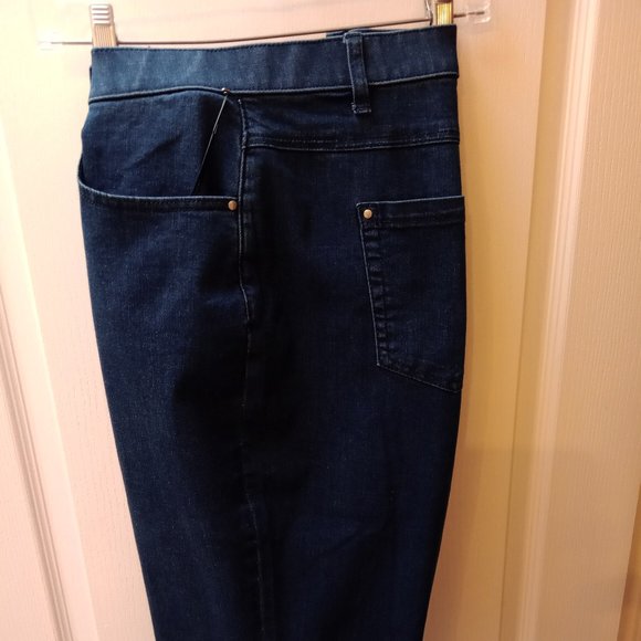Simon Chang Aplique Capris - Picture 2 of 12